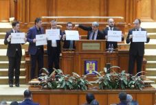 Módosult a házszabály, az ellenzék hevesen tiltakozott