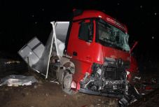 Vonat gázolt el egy teherautót Csíkszeredában