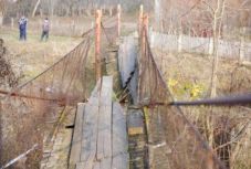 Hat személy alatt szakadt be egy gyaloghíd Buzău megyében 