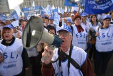 Újabb tiltakozásba kezdhetnek a tanárok