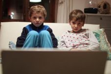 Mégsem okoz problémát a gyerekeknek a képernyő előtt eltöltött idő?