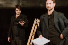 Fekete Péterrel és két világháború közötti slágerekkel szilveszterezik a vásárhelyi színház