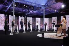 Nyílt sisakos vitát folytattak a katalán pártok 