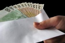 Nem létező bűncselekmény miatt zsarolt egy háromszéki rendőr