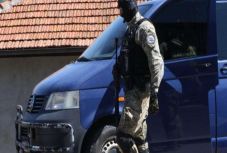 Három boszniai szerbet tartóztattak le a srebrenicai mészárlásban való részvételük miatt