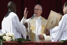 Az elnyomottakért imádkozott és kérte a békét Ferenc pápa