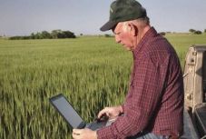 Ötven erdélyi falugazdászt fizet 2018-től a magyar állam