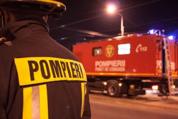 Közel ezer alkalommal riasztották a tűzoltókat az év utolsó napján