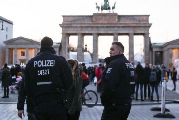 Die Welt: fokozódott a rendőrök elleni erőszak szilveszter éjszaka Németországban