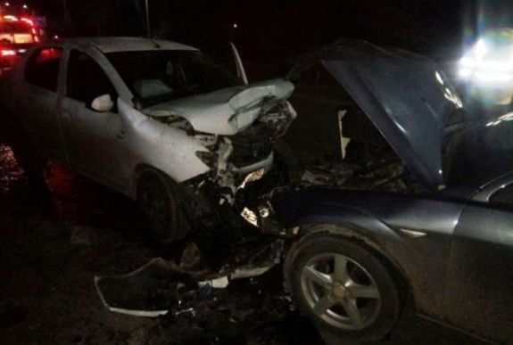 Frontálisan ütközött két autó Gyergyóalfaluban