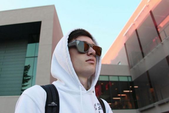 Menő napszemüveg: amit látsz, azt kiteszi Facebookra