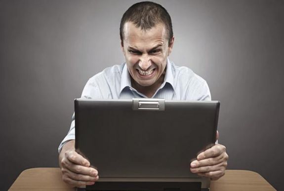 Interneten szűrnék ki az öngyilkosságra hajlamos embereket