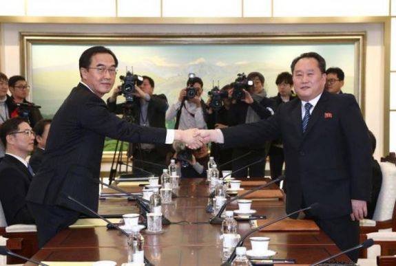 Kipróbálták a két Korea között felizzított forródrótot