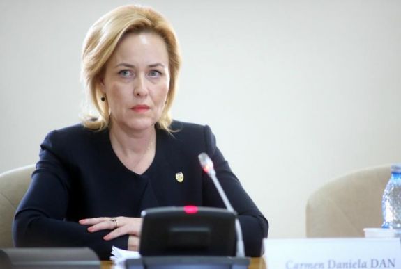 FRISSÍTVE - Nem mond le Carmen Dan belügyminiszter