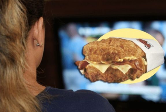 Minél több reklámot nézünk, annál többet nassolunk