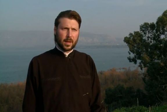 Tizennégy év fegyházra ítélték a pedofíliával vádolt orosz pópát