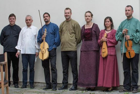 Régizenés barangolásra hívta a csíkszeredai kisiskolásokat a Codex együttes