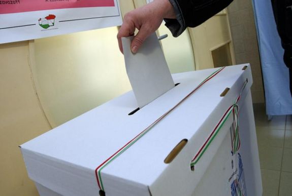 Felmérés: vezet a Fidesz, de többségben a kormányváltást akarók