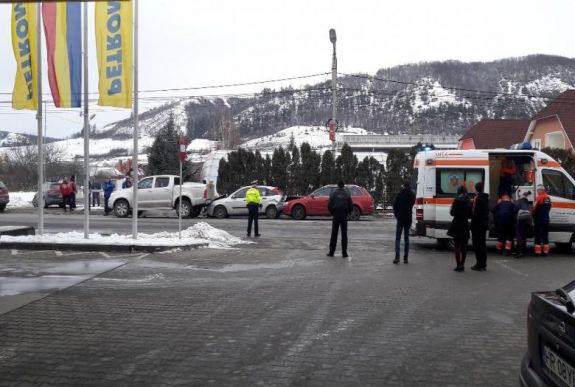 Láncbaleset Székelyudvarhelyen – négy autó szaladt egymásba