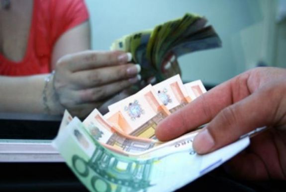 Újabb történelmi mélypont: jön a 4,7 lejes euró