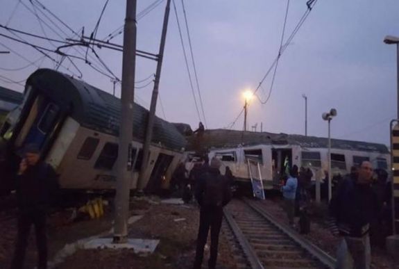 Kisiklott egy vonat Olaszországban, legalább ketten meghaltak