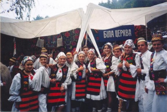 A kormány ösztöndíjat ad az Ukrajnában anyanyelvükön tanuló román diákoknak