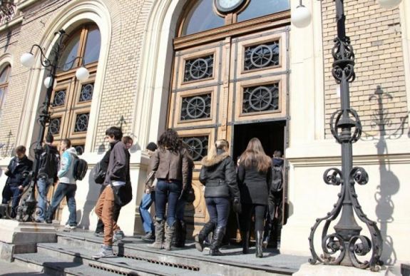 Egyre több magyarországi fiatal tanul romániai egyetemeken