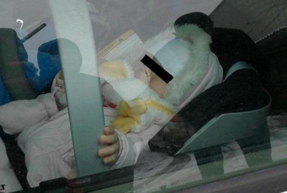 Kolozsváron történt: az autóban hagyták a kisbabát, és elmentek soppingolni