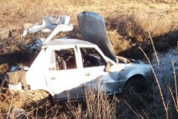 Kizuhant a sofőr az autóból, miután vonattal ütközött
