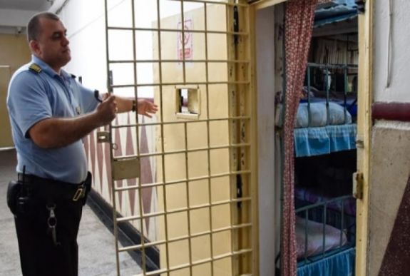 Több tucat fogvatartott szabadult a csíkszeredai börtönből