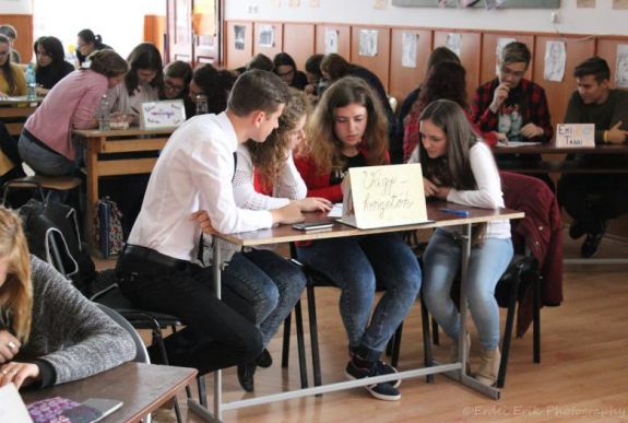 Diszkriminatív törvénykezés módosítására kéri a MIÉRT a tanügyminisztert