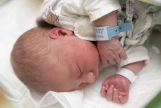 Nulla óra 1 perckor született az idei első magyar baba