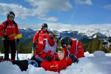 A csúcson rekedt 22 szilveszterező turista a havas út miatt