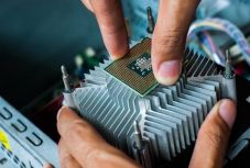 Hivatalos: minden számítógép be fog lassulni