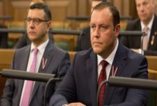 Két orosz televízióst kiutasítottak Lettországból