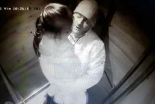 A liftben molesztált gyermekeket Bukarestben ez a pedofil