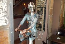 Világhírű steampunk kocsmákban jártunk Kolozsvár belvárosában