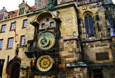 Leállt Prága híres csillagászati órája