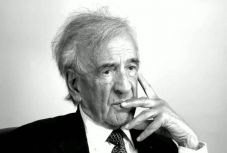 Szobrot állítanak Máramarosszigeten Elie Wieselnek