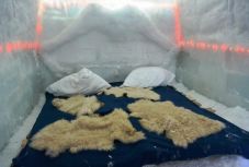 Magyar „jégművesek” építik a jéghotelt és a jégtemplomot a Bâlea-tónál