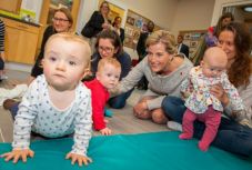 Ezért hal meg több ezer csecsemő Amerikában