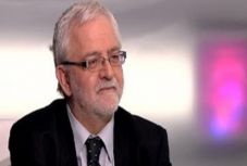 DK: ne vehessen részt a magyarországi választáson az, aki soha nem élt itt