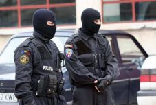 Tetten értek két ditróit, amint megpróbáltak lefizetni egy rendőrt