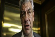 Kustán Magyari Attila: „Tisztelt” „miniszterelnök” „úr”