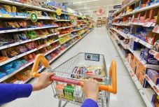 Kíméletlenül bedarálják a multik a hagyományos kiskereskedelmet