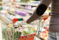 Szinte másfélszer annyit fizetünk a tojásért, mint egy éve