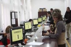 A 2015-ös értékre csökkentenék az ingatlanadókat Aradon