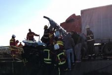 FRISSÍTVE: Kamionnal ütközött, meghalt egy sofőr Radnót mellett