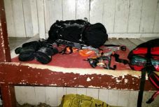 24 órája nem találják a lavina által elsodort hegymászót, hétfőn tovább keresik