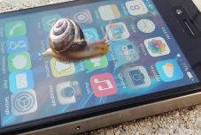 Frissítés után egyes iPhone-ok feleannyira lassultak le